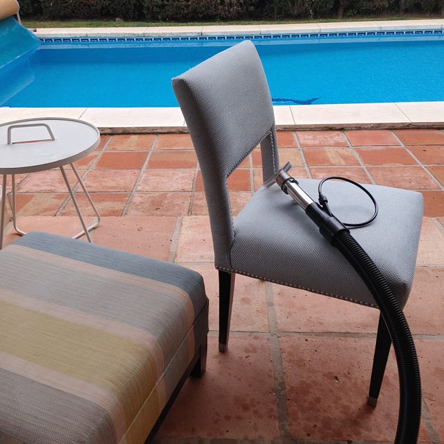 Limpieza de sillón en Marbella